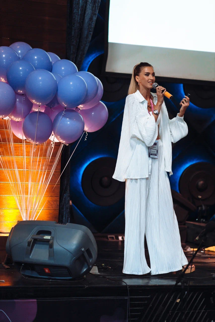 Olesia Panchenko speaking on stage